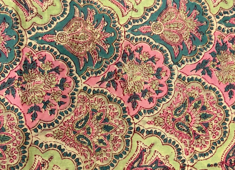 Estampado ROE - Paisley verde y rosa